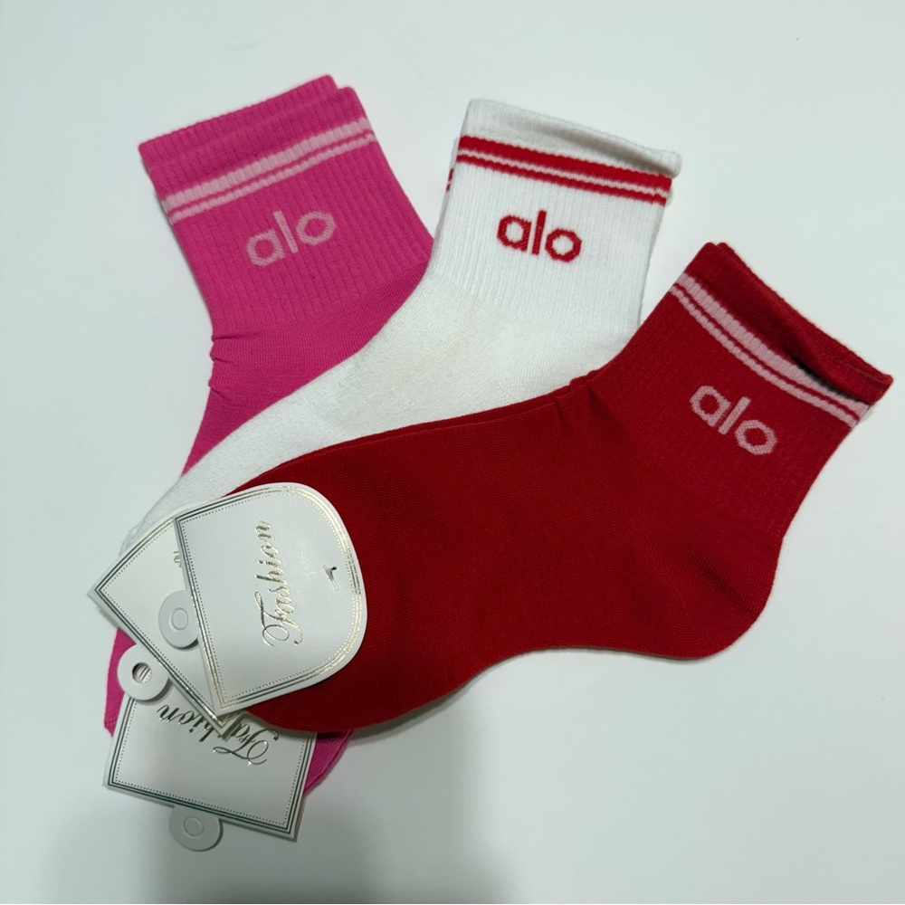 3 pairs of socks